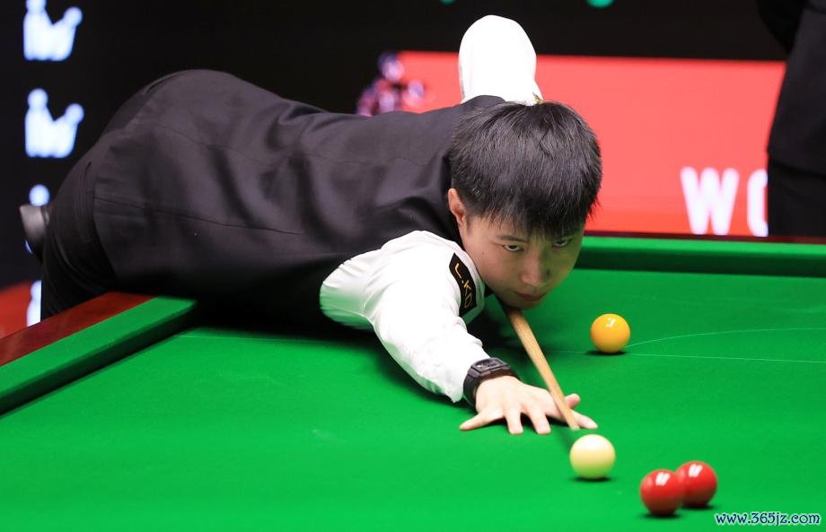 [图]斯诺克世锦赛1/8决赛首阶段 赵心童4-4战平丁俊晖龙虎棋牌(中国)